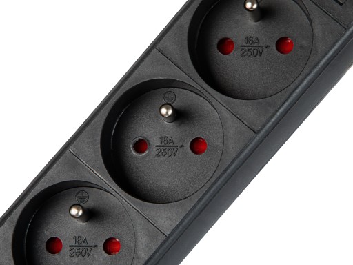 PREdlžovací kábel NAPÁJACÍ PÁS HRUBÝ KÁBEL UZEMNENIE 4 ZÁSUVKY 1,5m 3x1,5mm