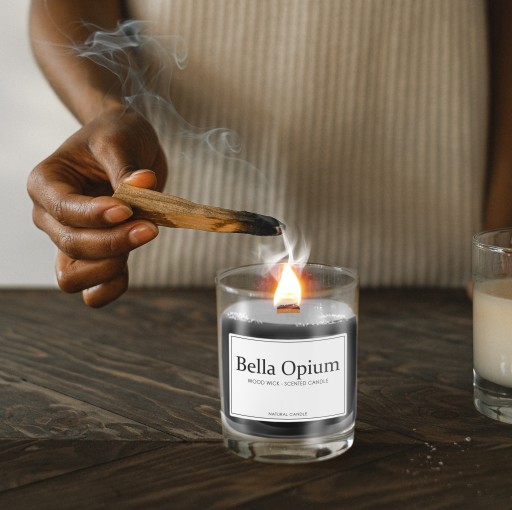 BELLA OPIUM - PRÍRODNÁ SÓJOVÁ VONNÁ SVIEČKA V SKLE S VÔŇOU PARFÉMU
