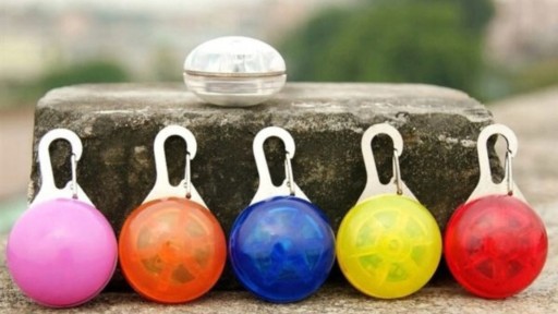LED prívesok pre psa na obojku Keychain Keychain svieti