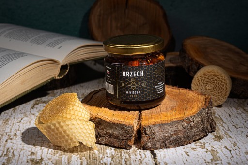 ORECHY V MEDE 220g