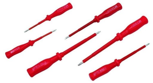 IZOLOVANÉ SKRUTKOVAČE DO 1000V MAGNETICKÉ