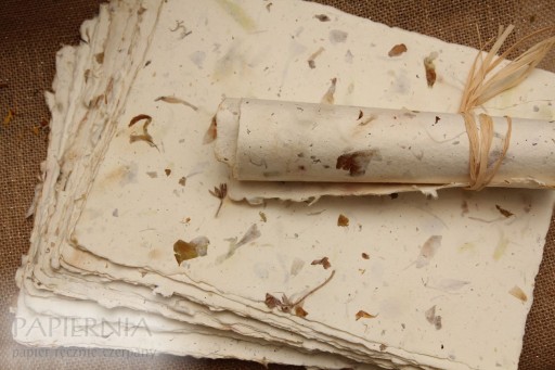 ručný papier A4 - krémový mix kvetov
