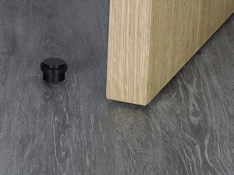 ZARÁŽKA NÁRAZKOVÝCH DVERÍ ČIERNA SAMOLEPIACA ZARÁŽKA x1