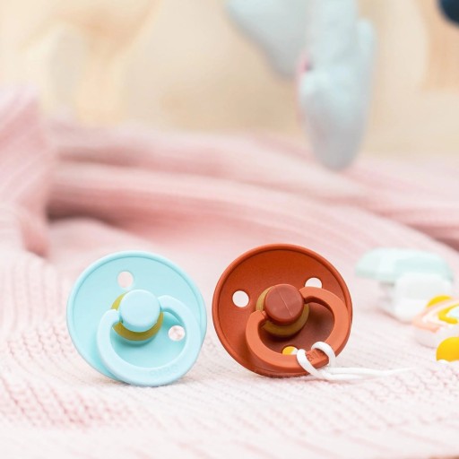 Hevea Baby ružový cumlík cumlík S 0-6m podbradníky