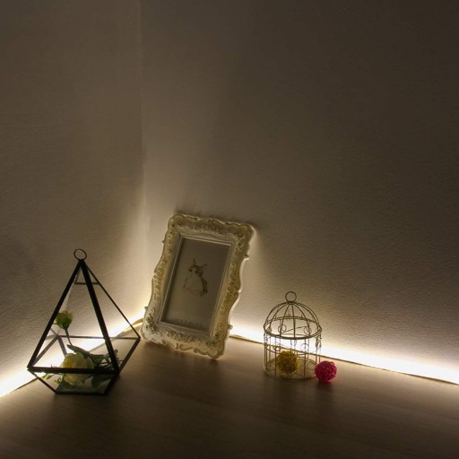 TEPLÝ BIELY LED PÁS 3500K IP65 28W VODEODOLNÝ DEKORATÍVNY 5 METROV