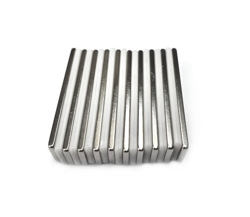 NEODYMIOVÝ MAGNET 15x10x1 mm - 10 ks.
