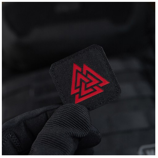 VELCRO NÁŠIVA LASEROVÝ VÝROBNÝ SYMBOL VALKNUT M-TAC ČIERNA A ČERVENÁ