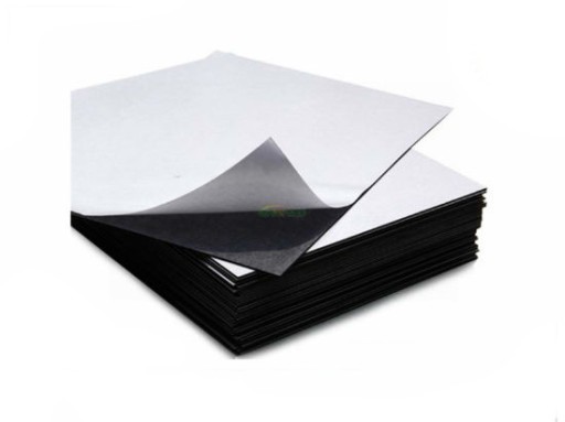 ČIERNA MAGNETICKÁ FÓLIA, SAMOLEPIACA, LIST A4 S LEPIKOM 2 mm - HUNTER