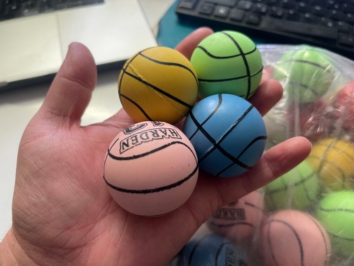 Lopta, gumená lopta, basketbalový kôš