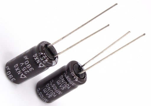 KONDENZÁTOR 390uF / 25V 8x15 LOWESR SAMYOUNG 5KS
