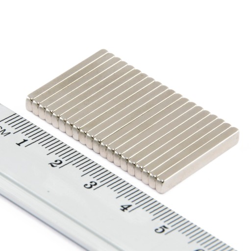 NEODYMOVÝ MAGNET 25x3,5x2 N38 - 20 KS