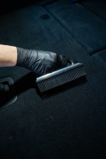 KEFA NA ODSTRAŇOVANIE VLASOV Z čalúnenia kobercov, flexibilné štetiny