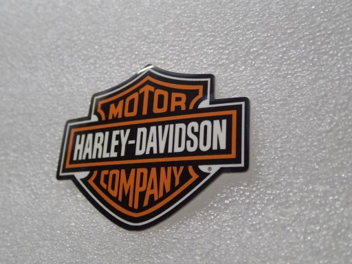 NÁLEPKA S LOGOM SPOLOČNOSTI HARLEY DAVIDSON 5,7 x 4,5 cm