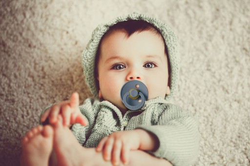 BIBS HEVEA S ukľudňujúci cumlík (0+) BENZÍNOVÁ MODRÁ