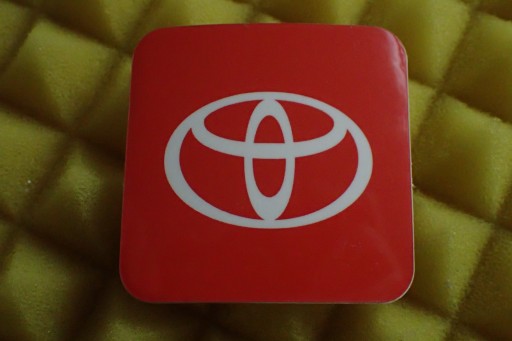 NÁLEPKA S LOGOM TOYOTA 5 x 4,9 cm