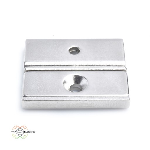 Magnetický držiak na tanier s otvorom na skrutku UMP 30x13,5x5 N 1 kus
