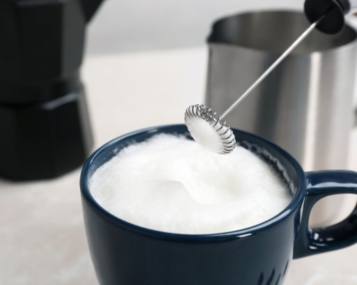 Napeňovač mlieka, elektrický, ručný MINI MIXÉR, WHISHER na kávu latte