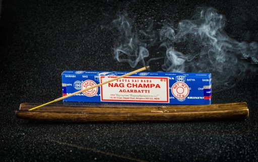 NAG CHAMPA POLLEN vonné tyčinky SATYA Kadidlo 15g