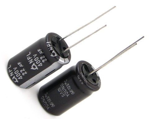 KONDENZÁTOR 22uF / 400V 12x20 SAMYOUNG 105* 12000h - 2KS.