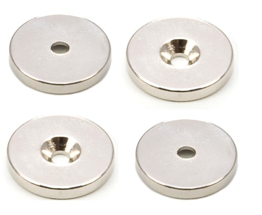 SILNÝ NEODYMIOVÝ MAGNET 18x3 mm S OTVOROM 7/3,5 mm PRE SÚPRAVU 4 Skrutiek