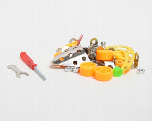KOVOVÉ STAVEBNÉ BLOKY NA MONTÁŽ 3D PUZZZLE AUTO 3V1