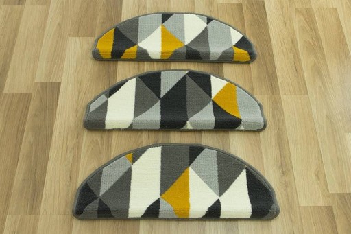 ŽLTOSÉ POKRÝVKY NA SCHODY TROJUHOLNÍKOVÉ KOBERCE 60 cm x 24 cm + 3 cm