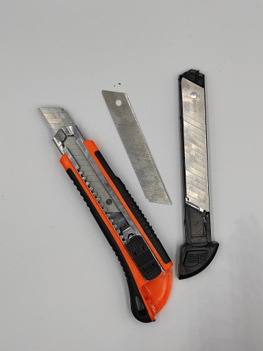 Nôž na tapety, zlomená čepeľ, komplet s 3 x 18 mm nožom SK5