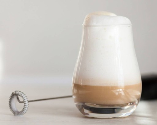 Napeňovač mlieka, elektrický, ručný MINI MIXÉR, WHISHER na kávu latte