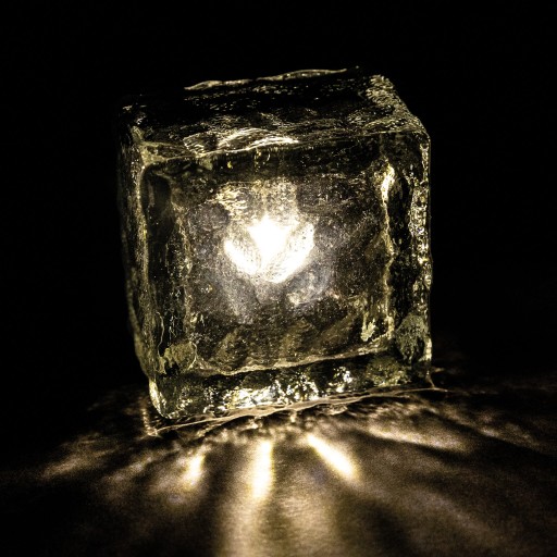 ZÁHRADNÁ LAMPA NA HNANIE KOCKY ĽADU 7x7cm