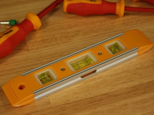Mini magnetická vodováha pre elektrikára, 22,5 cm