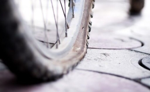 SADA NA OPRAVU PNEU ZÁPLATY NA BICYKEL 12 KS