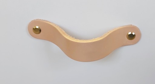 KOŽENÁ ÚCHYTKA NA NÁBYTOK, FARBA PRÍRODNÁ JUCHT 120 MM
