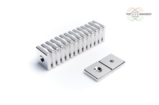 Neodymový tanierový magnet MPŁ 20x20x4 N38 na skrutku 1 kus
