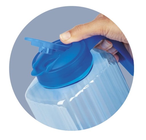 Plastový džbán s vrchnákom, 2,2l
