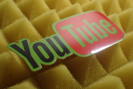 NÁLEPKA YT YOUTUBE YOU TUBE NÁLEPKA 7,1 x 3,2 cm