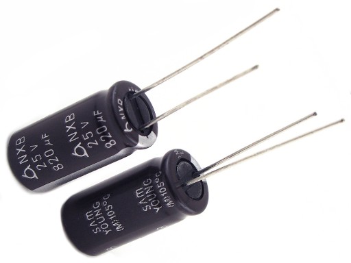 KONDENZÁTOR 820uF / 25V 10x21 L.ESR SAMYOUNG 2KS.