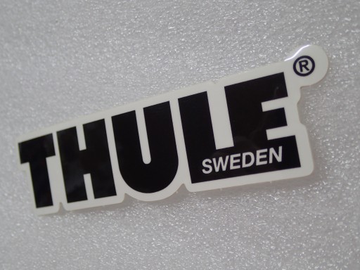 NÁLEPKA THULE ŠVÉDSKO NÁLEPKA 10,9 x 3,2 cm