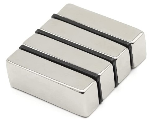SILNÝ TANIER NEODYMOVÝ MAGNET 40x15x10