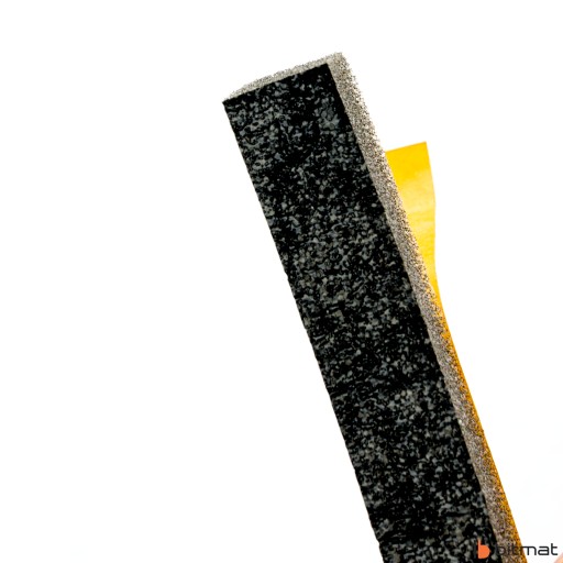 Izolačné penové samolepiace tesnenie na zárubňu 1cm x 1cm x 1m