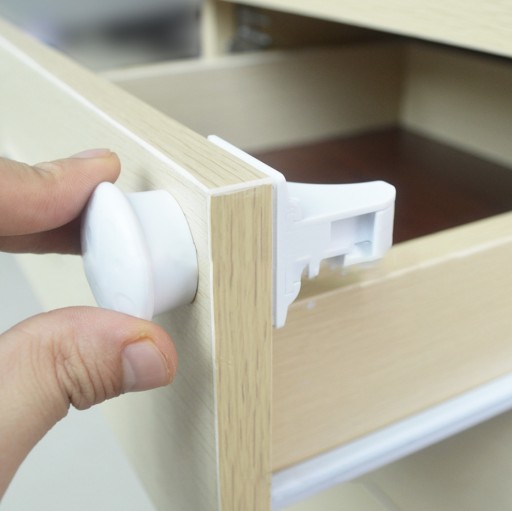 Kľúč na magnetické zámky na skrinkách a zásuvkách