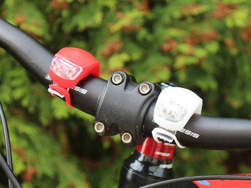 PREDNÉ ZADNÉ LED BICYKELOVÉ SVETLO, VODEODOLNÉ SILIKÓNOVÉ - 2 ks
