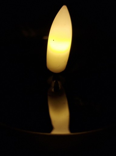 SVIEČKA NA AKUMULÁTOROVÚ SVIEČKU S EFEKTOM PLAMEŇA 15CM ČIERNA LED DEKORATÍVNA SVIEČKA