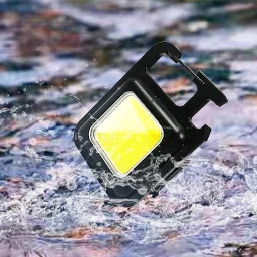 VÝKONNÁ MINI LED VRECKOVÁ LAMPA + DRŽIAK NA NOŽNIČKU S MAGNETOVÝM OTVÁRAČOM KĽÚČOV