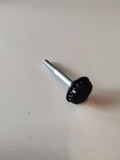 Skrutka na skrinku na náradie, komár Romet ogar