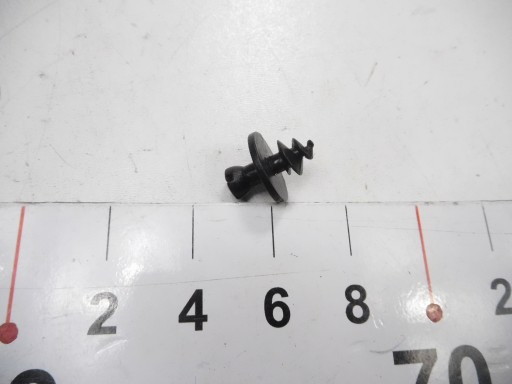 Skrutka, spona na koberec Opel Kadett E Ascona C OE 90187148