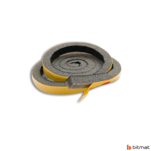 Izolačné penové samolepiace tesnenie na zárubňu 1cm x 1cm x 1m