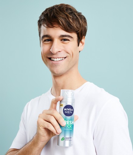 NIVEA MEN FRESH KICK Osviežujúca pena na holenie pre mužov 200 ml