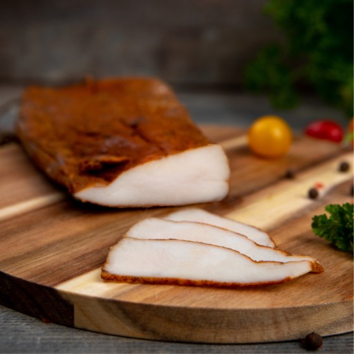 400 g horúcej údenej slaniny, nadrobenej s paprikou