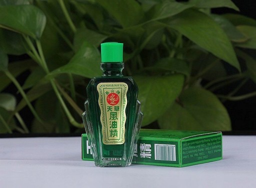 EUKALYPTOVÝ OLEJ NA VDÝCHNUTIE SÍNOV PRE AROMATERAPII NA BOLESŤ HLAVY 12 ml