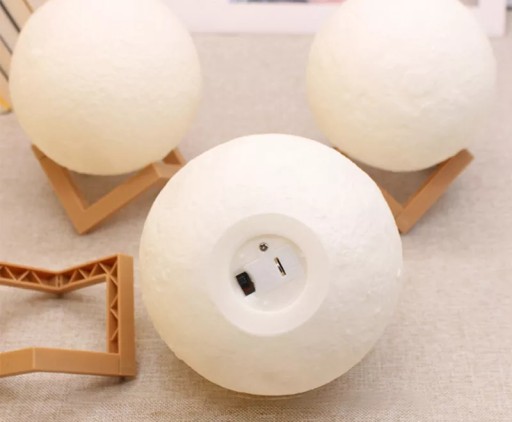 LED Moon lampa na batérie